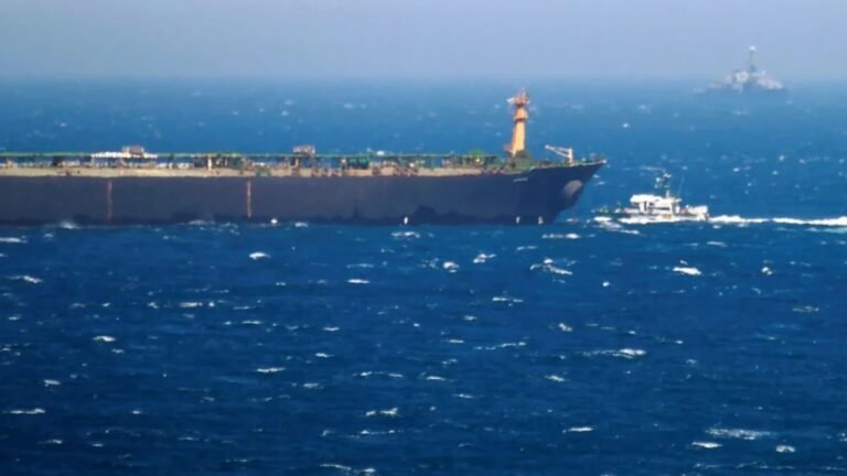 EE. UU. busca interceptar un tercer petrolero cerca de Venezuela, según medios
