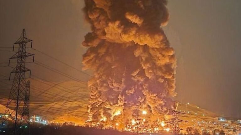 Ataque aéreo destruye depósito petrolero en Irán y aumenta la tensión en Medio Oriente