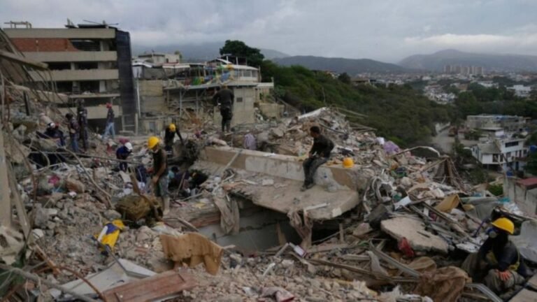 Aumenta a 4,333 la cifra de fallecidos tras los devastadores terremotos en Venezuela